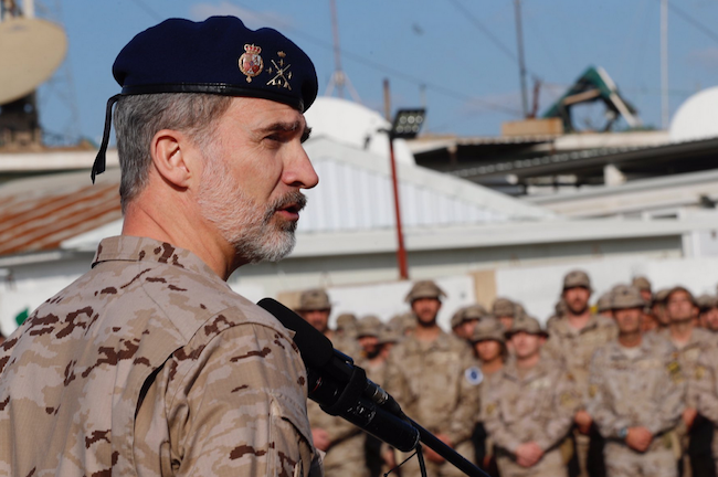 Ante el contingente español en la base iraquí / Foto Casa Real