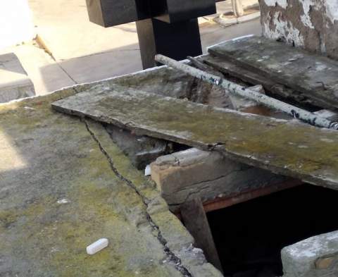 Lamentable estado de conservación en esta parte del cementerio de Santa Catalina / Foto Cedida