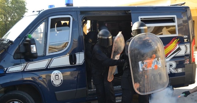 Agente de la UIR gravemente lesionado por un motorista huyendo en un control nocturno en La Chimenea