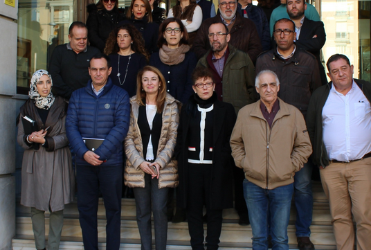 Caballas, MDyC y PSOE forman juntos en los minutos de silencio en Delegación del Gobierno
