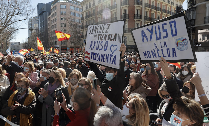 Imagen de esta mediodía ante la sede de Génova /Foto El Imparcial