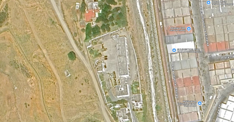 Lugar donde se ha hallado en Marruecos la salida del Narcotúnel. La base del Ejército marroquí se aprecia frente al vallado / Google Maps