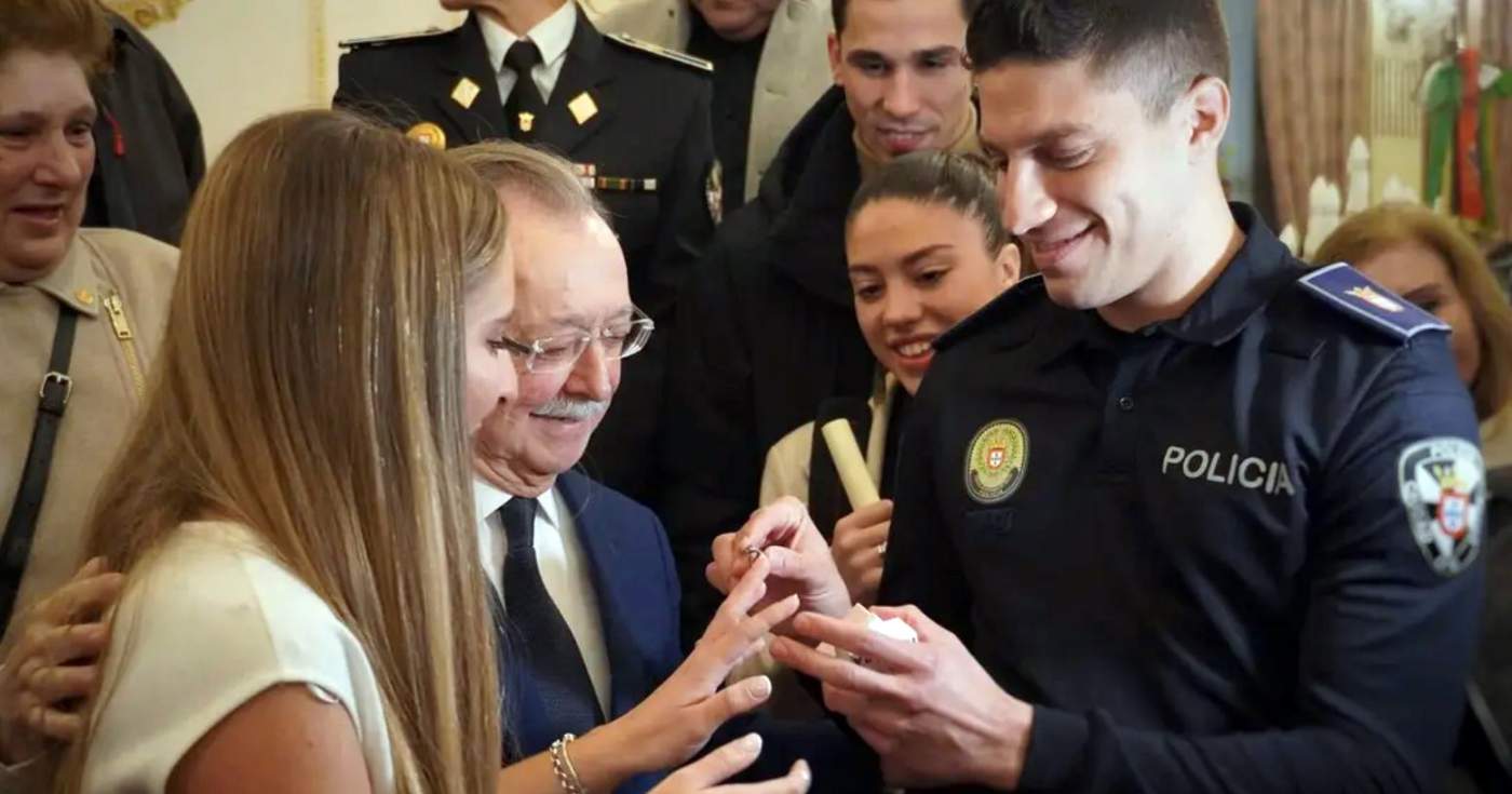 Pedida de mano de un policía local a su pareja | CA