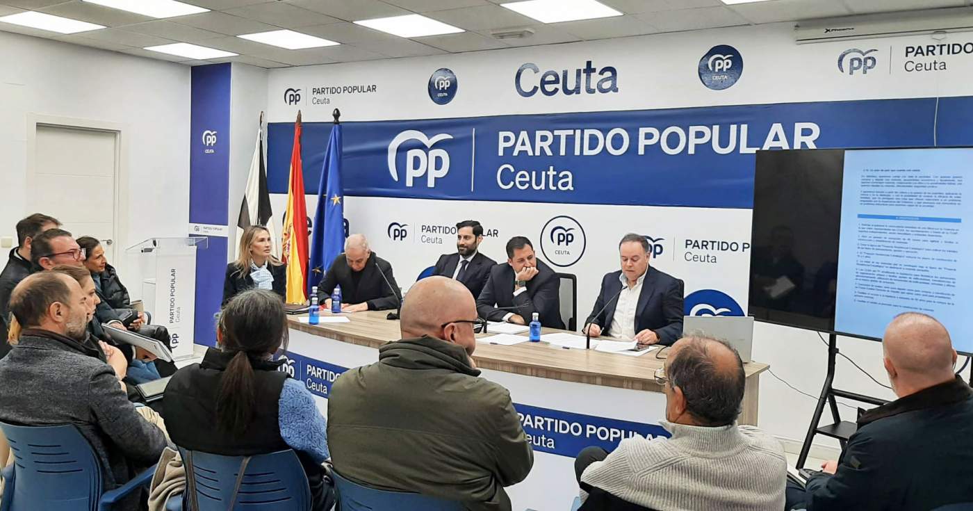 El PP presenta al sector de la construcción sus 30 medidas para salvar la actual crisis de la vivienda en España