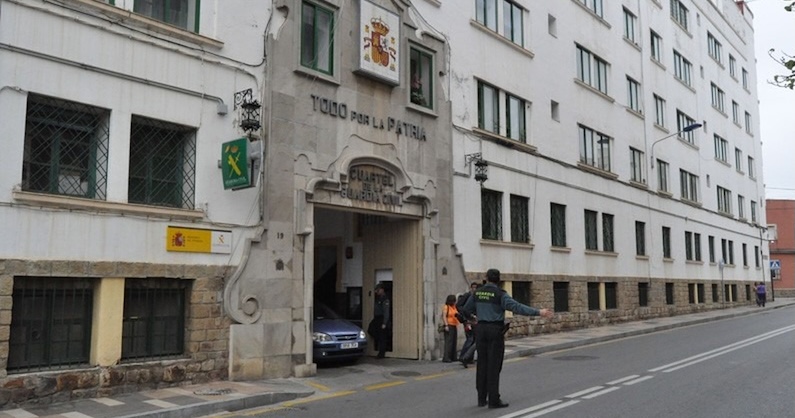 Auxilio a una persona mayor desorientada en las inmediaciones de la Comandancia de la Guardia Civil de Ceuta