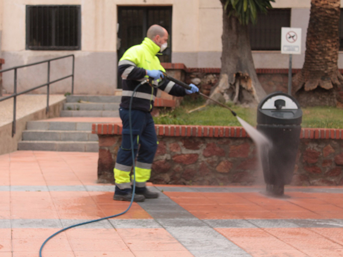 Personal de limpieza viaria. Foto: Javier Chellaram