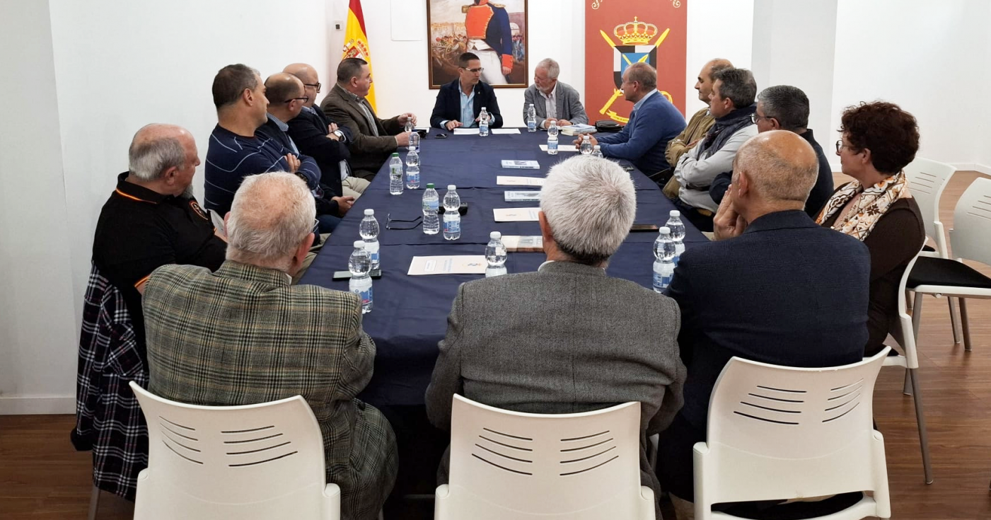 La trilogía del comisario Caamaño se abre hueco en las tertulias literarias de la Biblioteca Histórico Militar