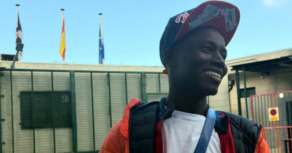 El nigeriano Daouda, tras saltar con éxito la valla de Ceuta: 