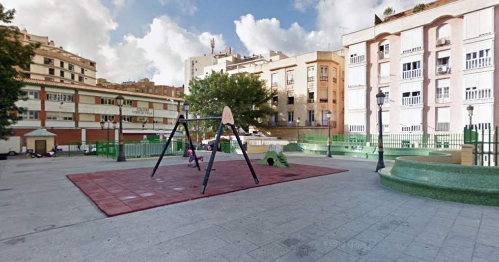 Un policía fuera de servicio se juega la vida para desarmar a un hombre con una pistola en la Plaza Azcárate