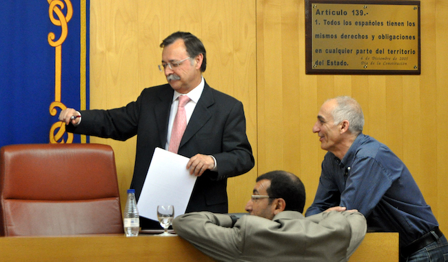 Al&iacute;, Vivas y Ar&oacute;stegui durante un Pleno / Foto F.R.