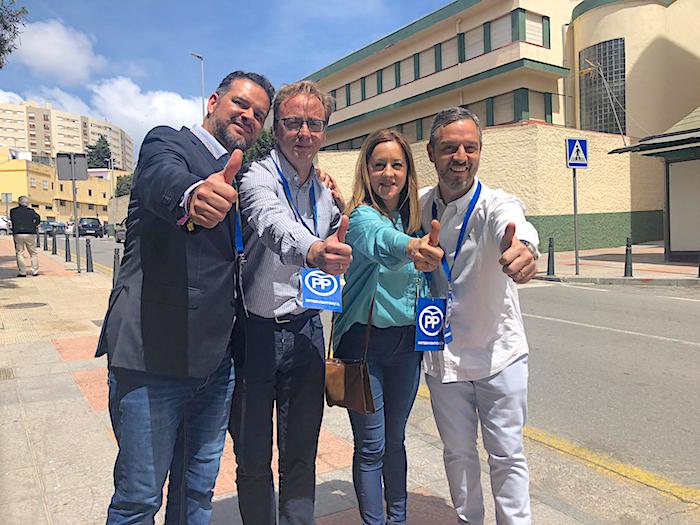 Recorriendo colegios electorales junto a los candidatos
