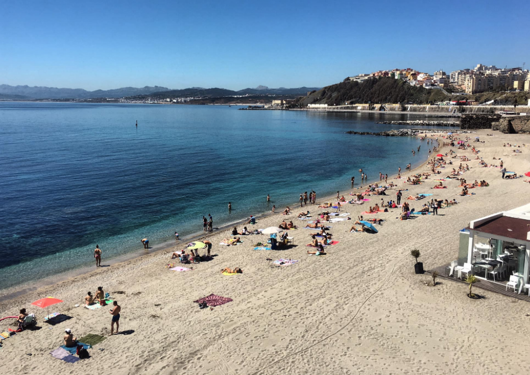 Playa de l a Ribera este mediodía / Foto Salva Camacho