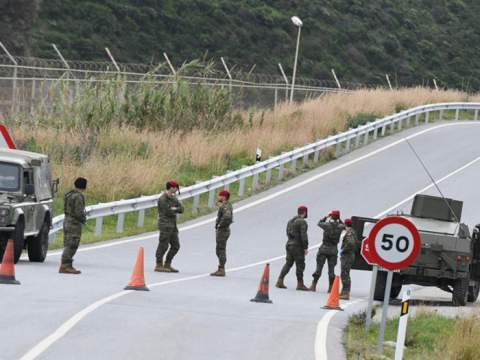 Militares en el perímetro fronterizo. Foto: A.S.