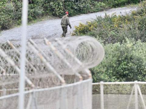 Militares en el perímetro fronterizo. Foto: A.S.