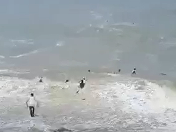 Así salían más de un centenar de personas desde Marruecos en la tarde de ayer.