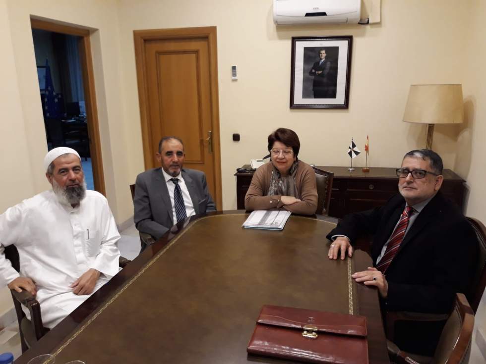 Miembros de la UCIDCE y de la CIE reunidos con la delegada del Gobierno / Archivo