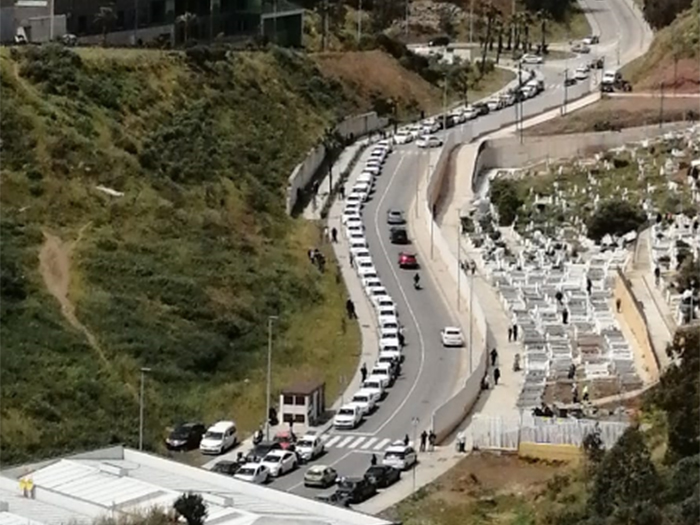 Compañeros taxistas despiden a la última víctima del COVID-19.