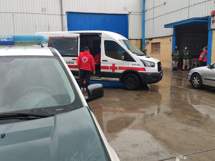 Naves del Tarajal ayer domingo, donde se están acogiendo a los inmigrantes.