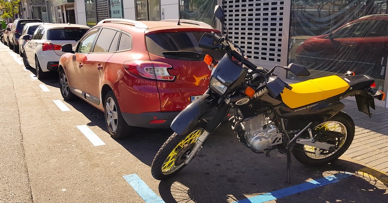 El MDyC pide explicaciones al Gobierno por la retirada de plazas para motos en Ceuta