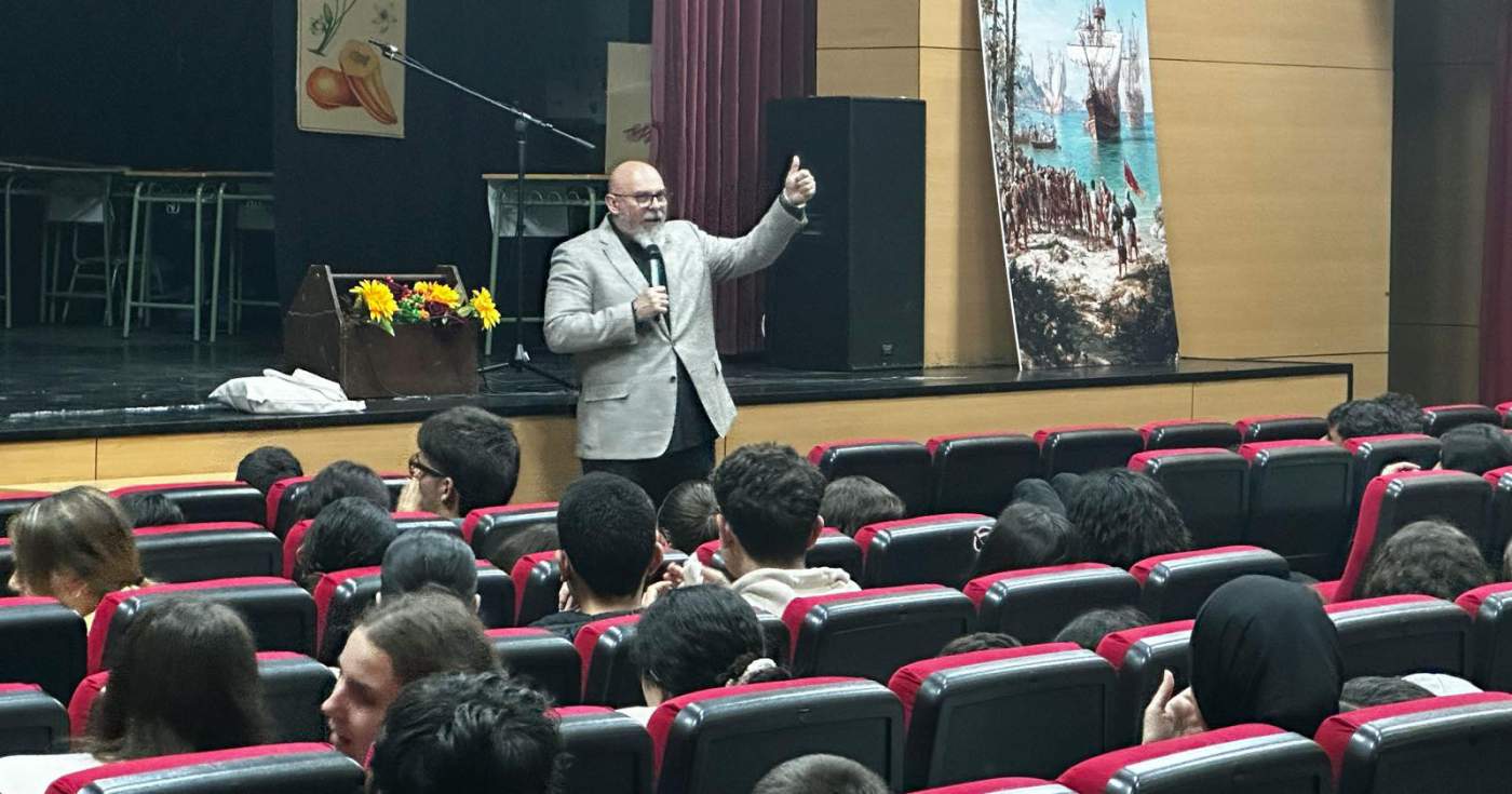 Fernando Trujillo reflexiona en el IES Siete Colinas sobre el papel de la creatividad en tiempos de la IA