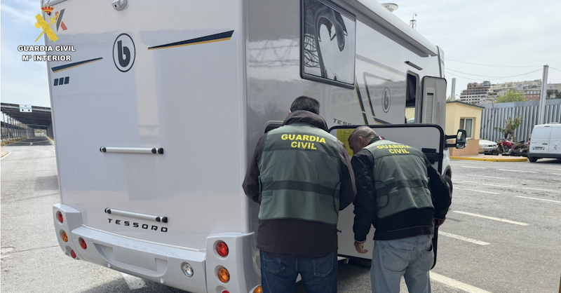 Intervenidos cerca de 800 kilos de hachís ocultos en una autocaravana en la frontera del Tarajal