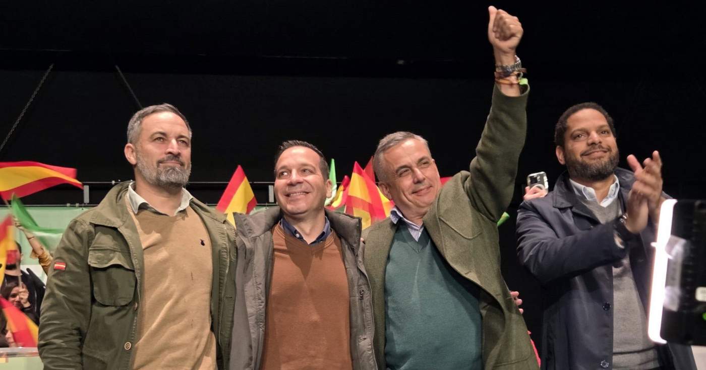 VOX sella un acuerdo con el Partido Popular en Extremadura con proyección a toda España