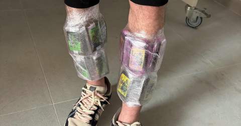 Intenta burlar el control de la estación marítima con 1,5 kilos de hachís adosado en las piernas, pero acaba detenido