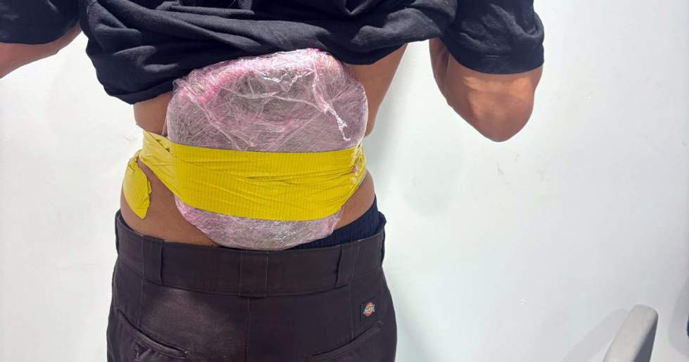 Tres hombres detenidos y 75 kilos de droga intervenidos en la zona de embarque del puerto de Ceuta