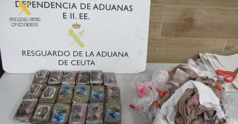 La Guardia Civil detiene en el puerto a una pasajera con dos kilos de hachís ocultos en en el cuerpo