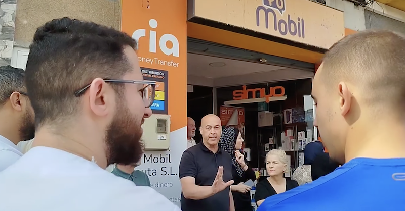 Los comerciantes de Hada han protestado esta mañana en el barrio / Ceuta Ahora