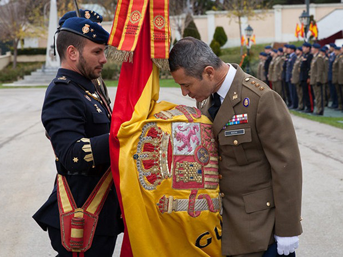 El general Fernando Rocha durante su mandato en Regulares Ceuta. Foto: Javier Chellarám