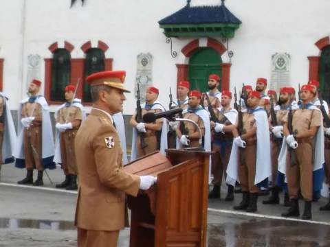El general Fernando Rocha durante su mandato en Regulares Ceuta. Foto: Javier Chellarám