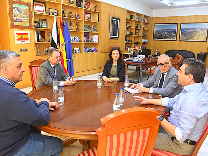 Reunión en marzo de 2023 entre la Ciudad y la Confederación Hidrográfica del Guadalquivir. Foto: Archivo