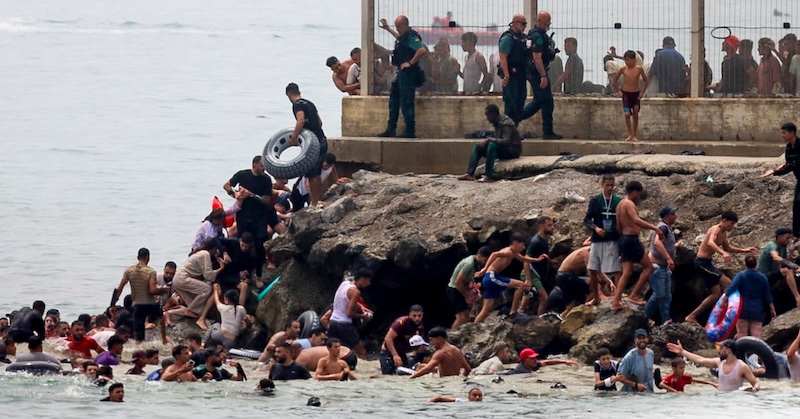 Ceuta supera los 1.000 menores extranjeros tutelados mientras continúa la búsqueda de más jóvenes ocultos en distintos puntos de la ciudad