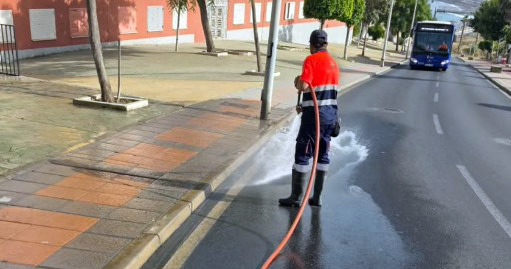 CCOO denuncia duplicidades en el baldeo de la ciudad mientras varias zonas quedan desatendidas