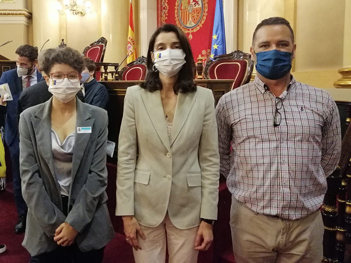 Kauzar Laasri junto a Pilar Llop  y David Muñoz