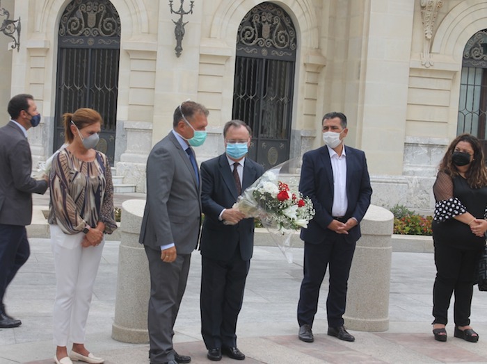 El presidente Vivas y el presidente del Colegio de Médicos, Roviralta / Foto J. Chellarám