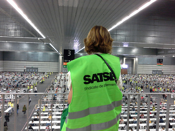 Delegada de SATSE durante un examen de oposición. Foto: SATSE