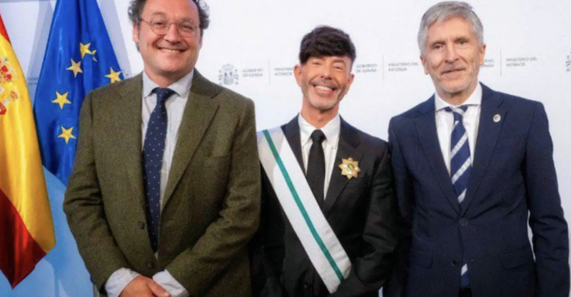 El fiscal Jes&uacute;s Alonso, junto al exfiscal general del Estado, &Aacute;lvaro Garc&iacute;a Ortiz, y el ministro del Interior, Fernando Grande-Marlaska, tras recibir la Gran Cruz de la Orden del M&eacute;rito, en 2023.Fiscal&iacute;a Genera