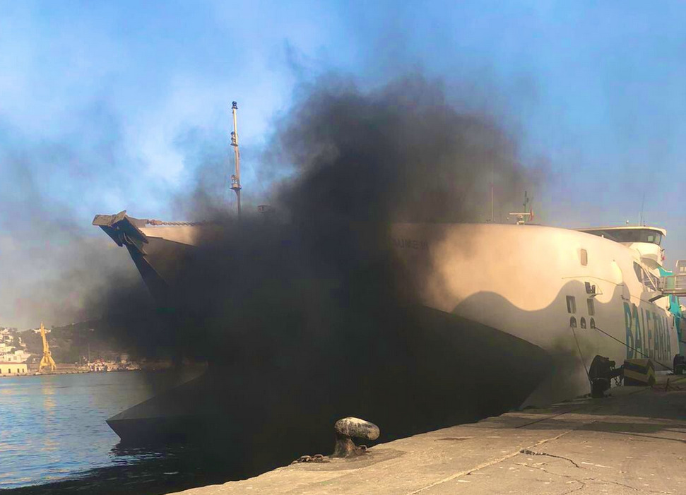 Así respondían los motores este fin de semana en su atraque en el puerto ceutí / Cedida