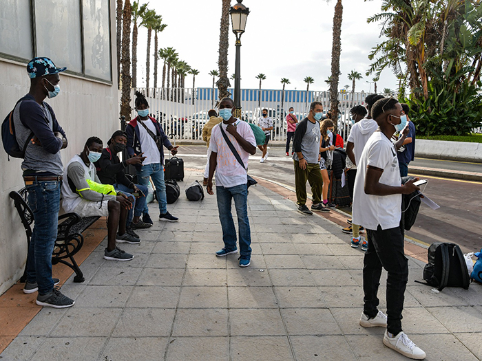 Salida de inmigrantes del CETI. Foto: A.S.