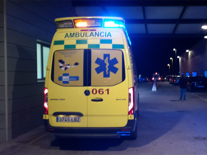 Ambulancia en el Hospital Universitario. Foto: Javier Chellaram