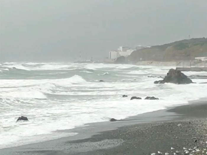 Temporal de levante sobre la costa de Ceuta, en febrero de 2023. Foto: Ceuta Ahora