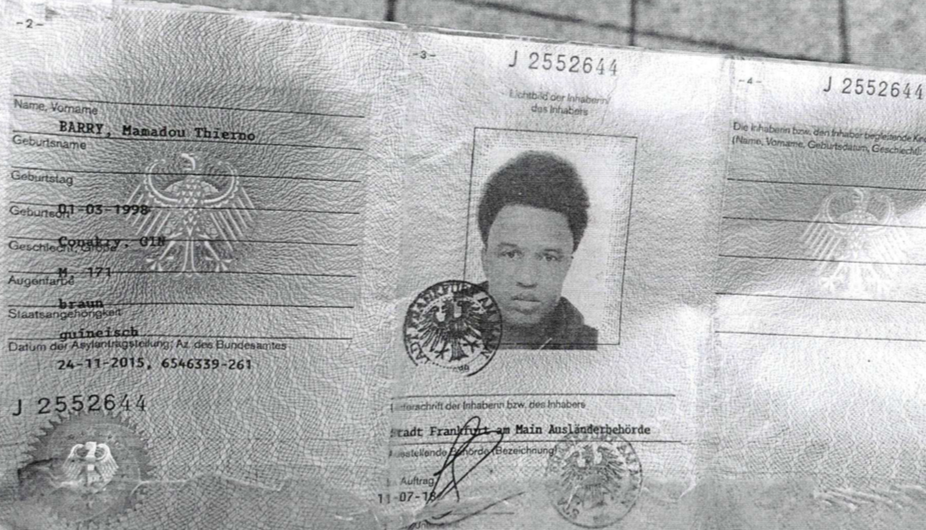 Documento intervenido por la Policía Federal de Alemania del inmigrante huído desde Ceuta