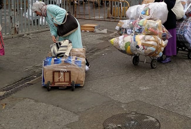 El firme es irregular y provoca caídas