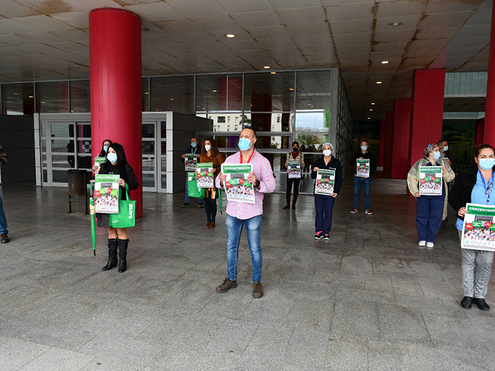 Concentración de los representantes sindicales de los profesionales sanitarios. Foto: A.S.