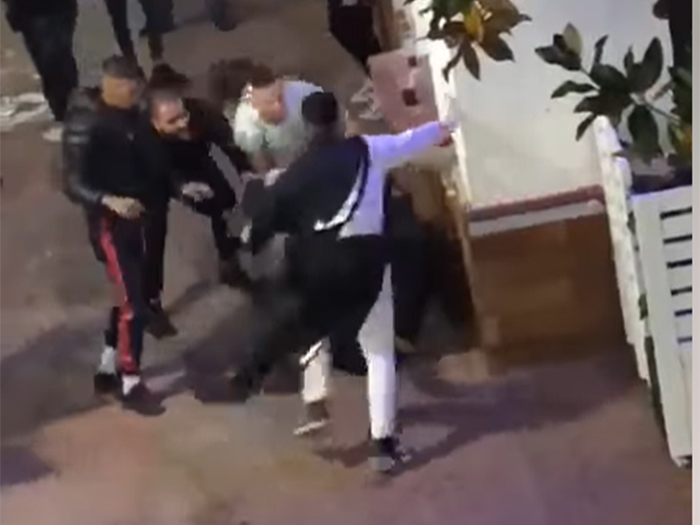 Momento de la pelea en el Poblado Marinero.