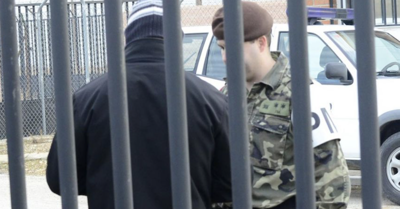 Un guardia civil entrando en prisión por la aplicación del Código Penal Militar / Foto AUGC