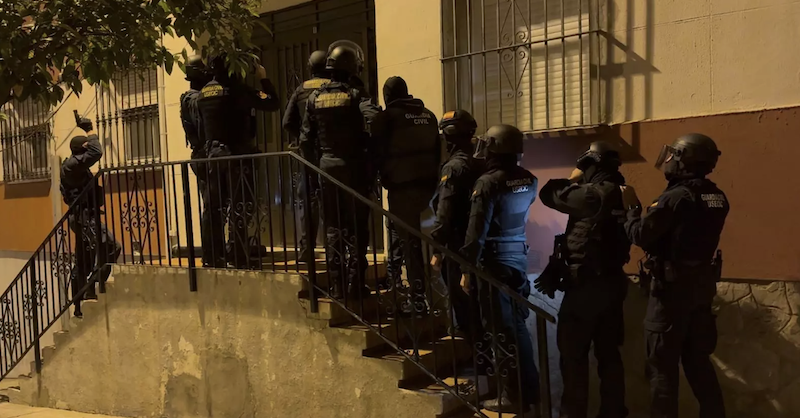 Un momento de una de las entradas llevadas a cabo / Foto Guardia Civil