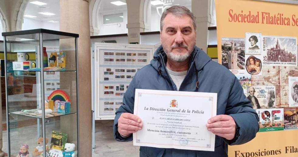 Correos recibe una mención honorífica de la Policía Nacional por su labor de seguridad en la zona sur